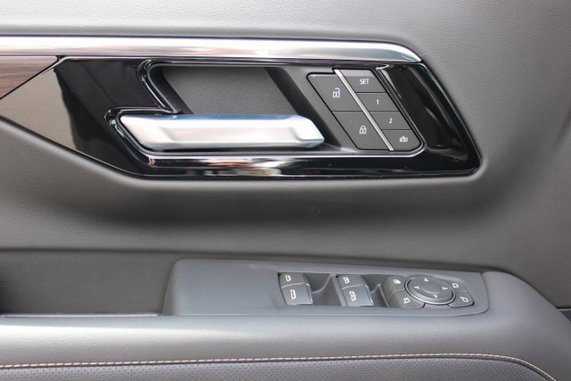 New 2025 Chevrolet Suburban Premier image 8