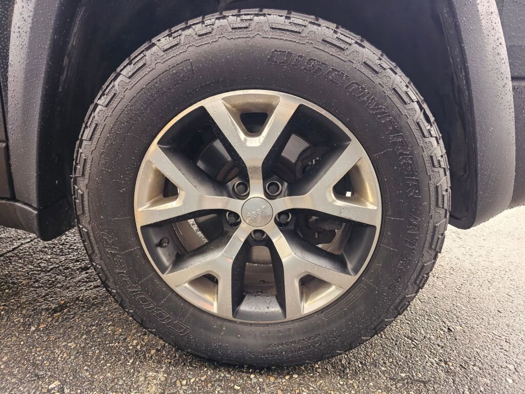 Used 2016 Jeep Cherokee Trailhawk w/ Leather Interior Group image 8