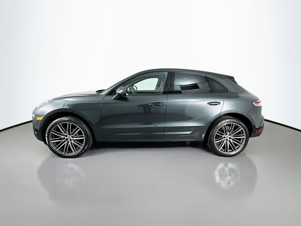 Used 2025 Porsche Macan image 2