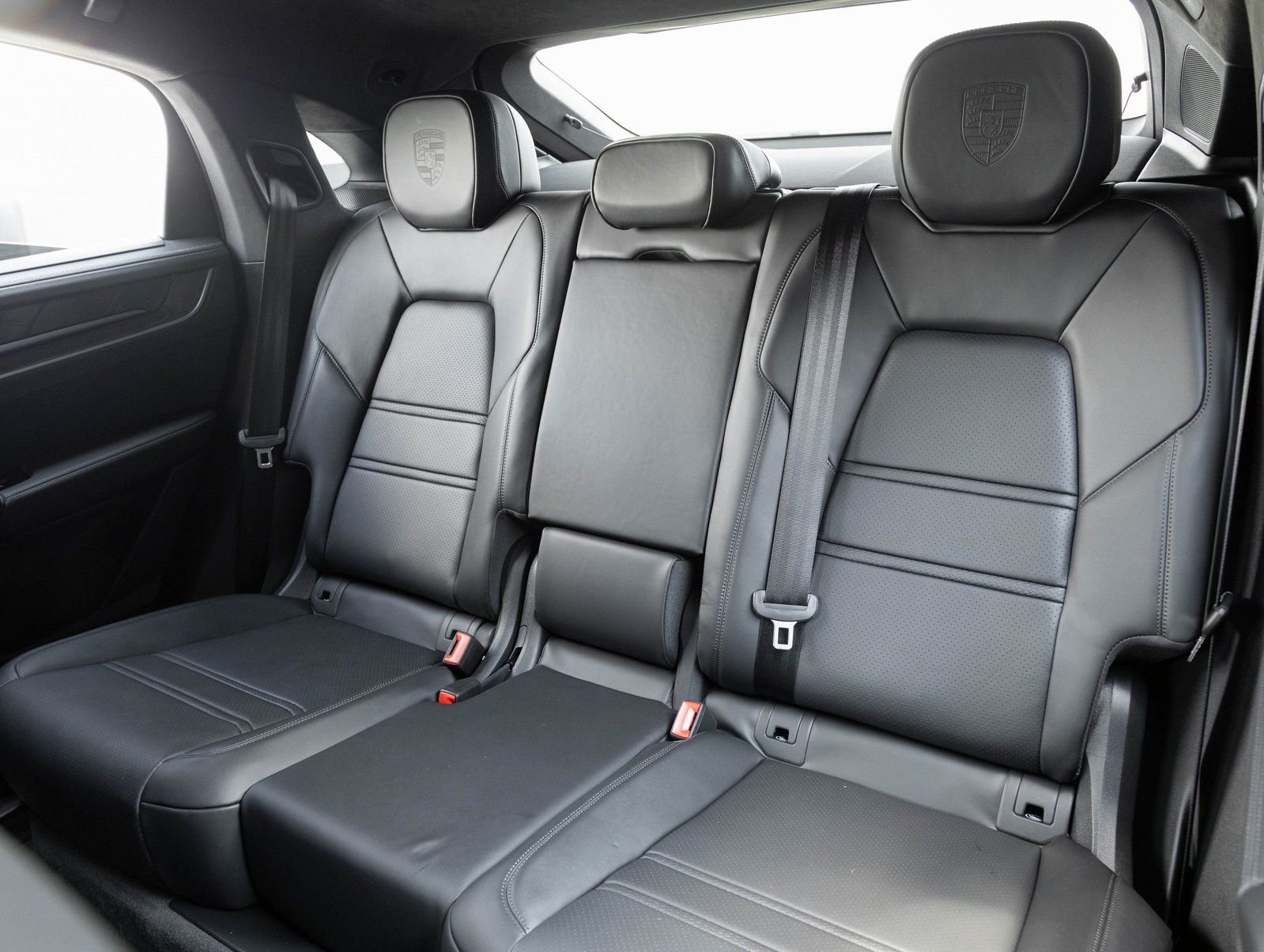 Used 2025 Porsche Cayenne Turbo image 25