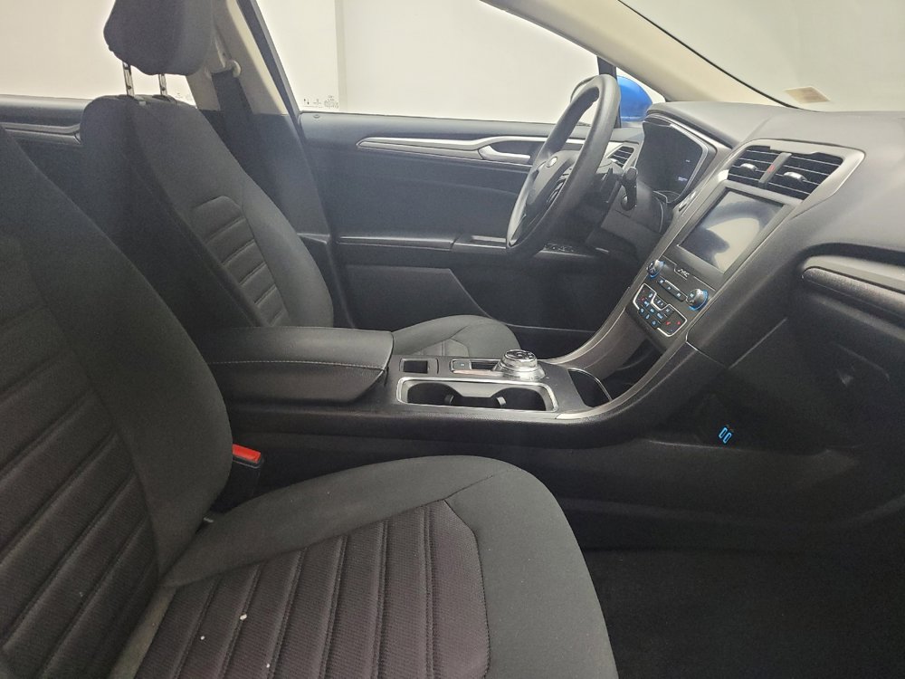 Used 2020 Ford Fusion SE image 21