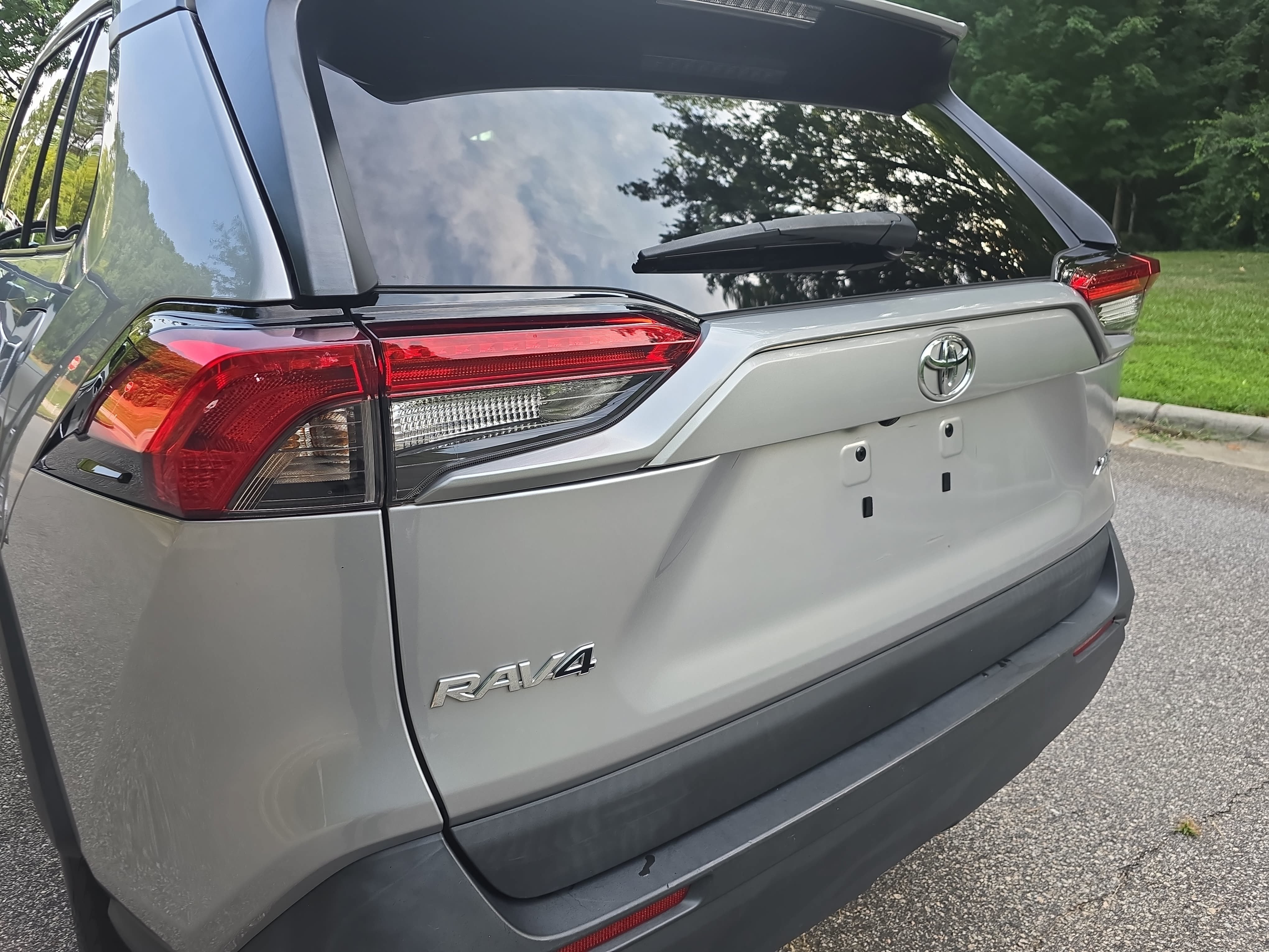 Used 2022 Toyota RAV4 XLE w/ Convenience Package FWD image 34