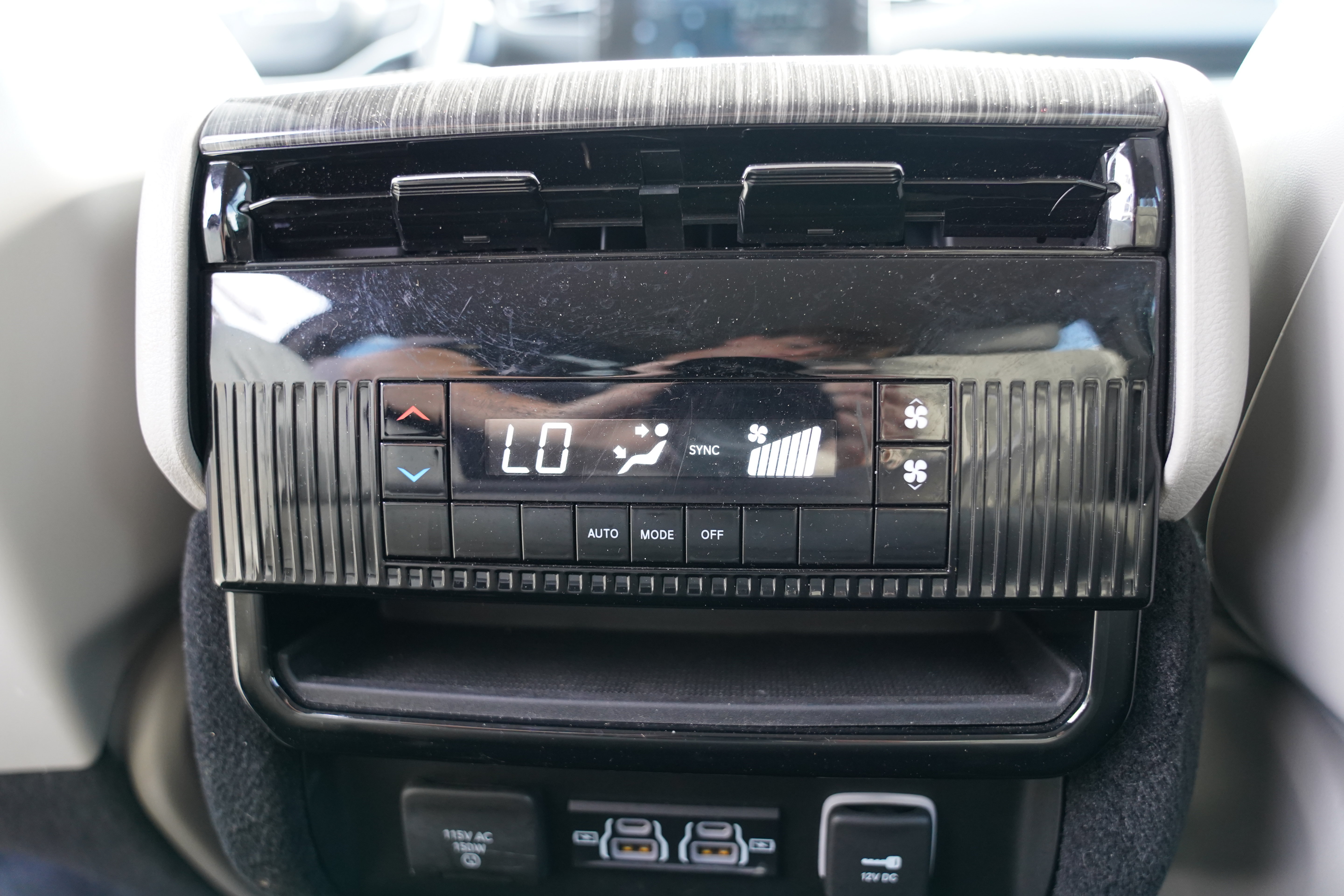 Used 2022 Jeep Wagoneer Series II AWD/4WD image 6