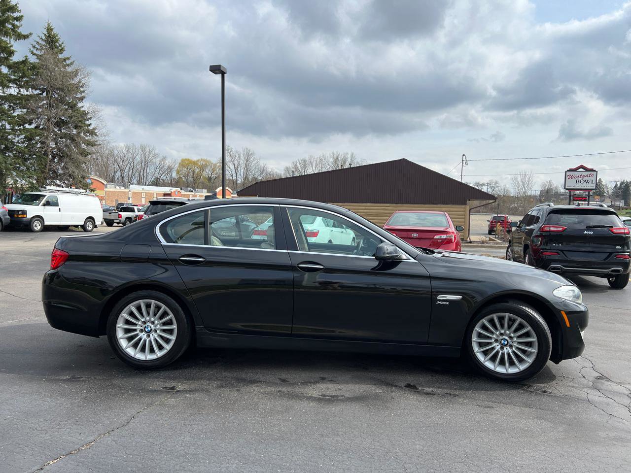 Used 2011 BMW 535i xDrive Sedan AWD/4WD image 9