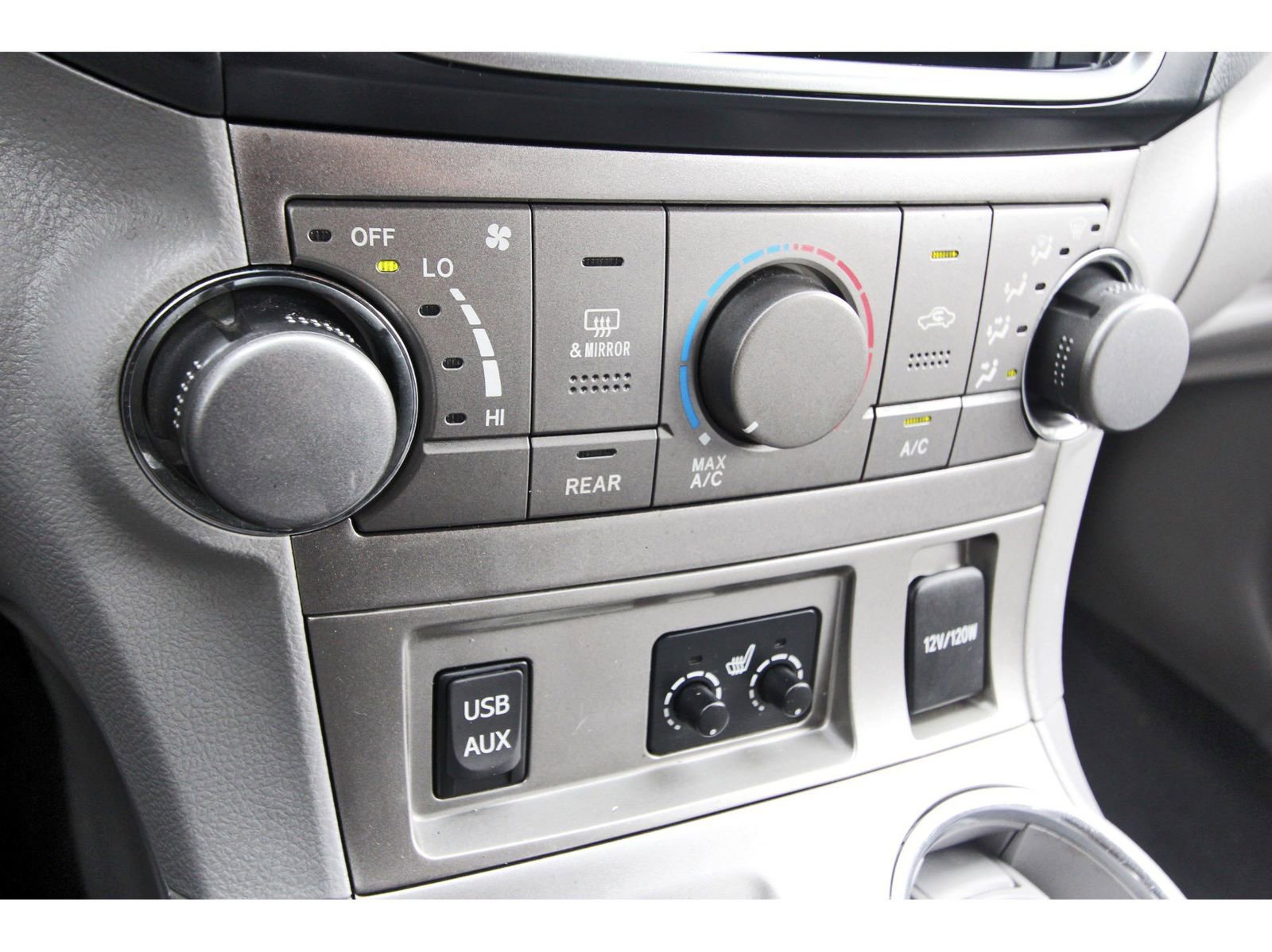 Used 2013 Toyota Highlander SE FWD image 27