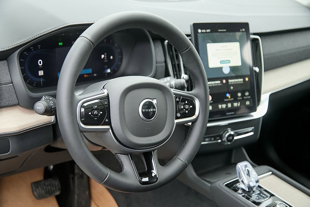 New 2025 Volvo XC90 B6 Plus w/ Protection Package Premier image 13