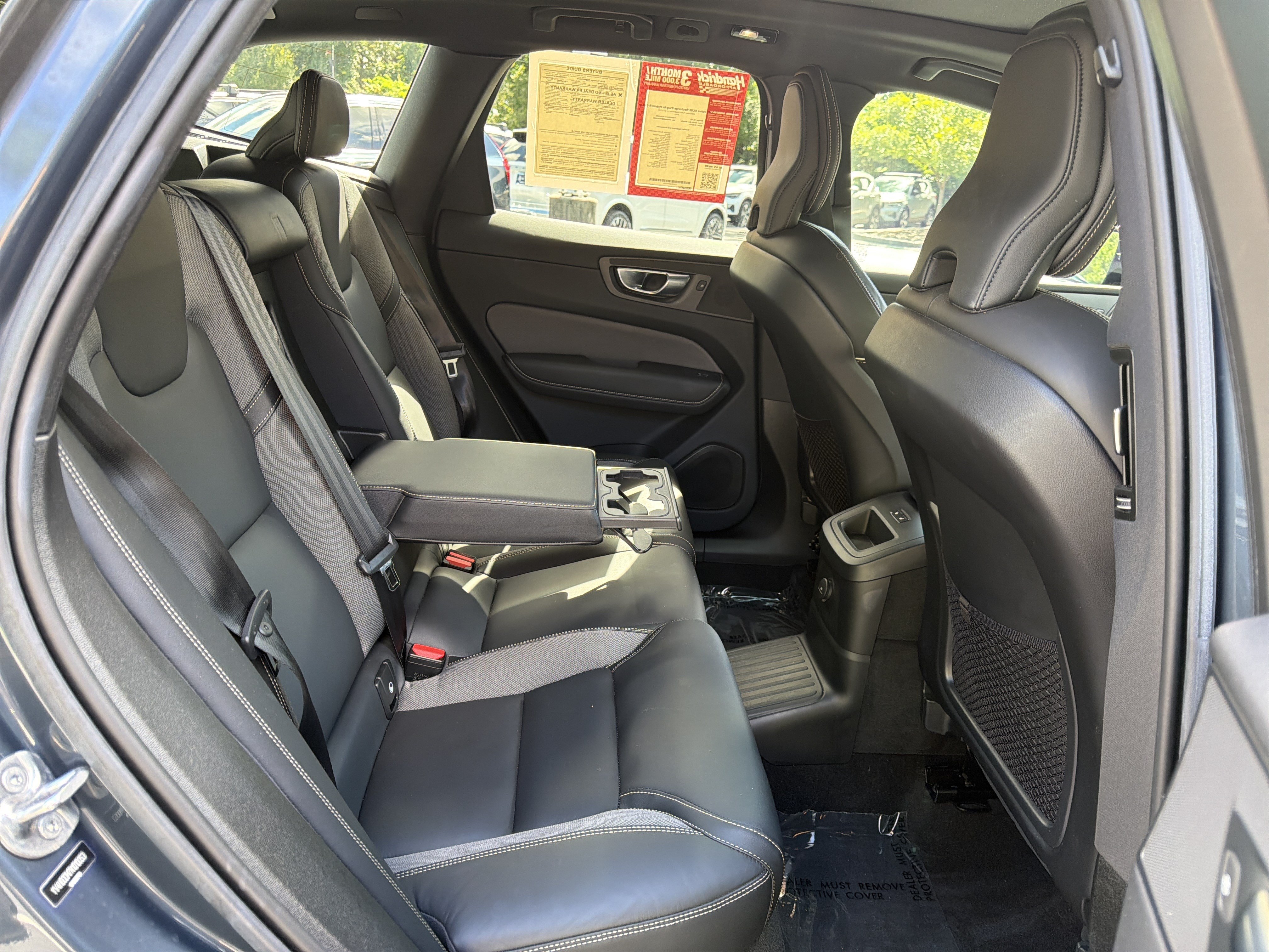 Used 2022 Volvo XC60 T8 R-Design w/ Advanced Package AWD/4WD image 34