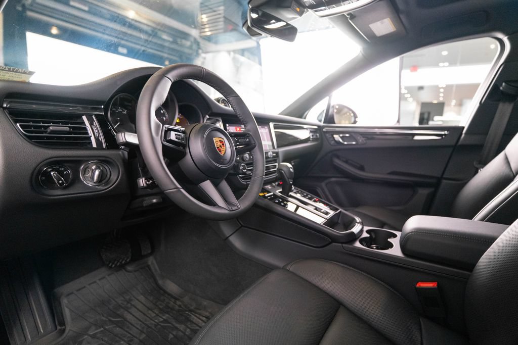 New 2026 Porsche Macan AWD/4WD image 4