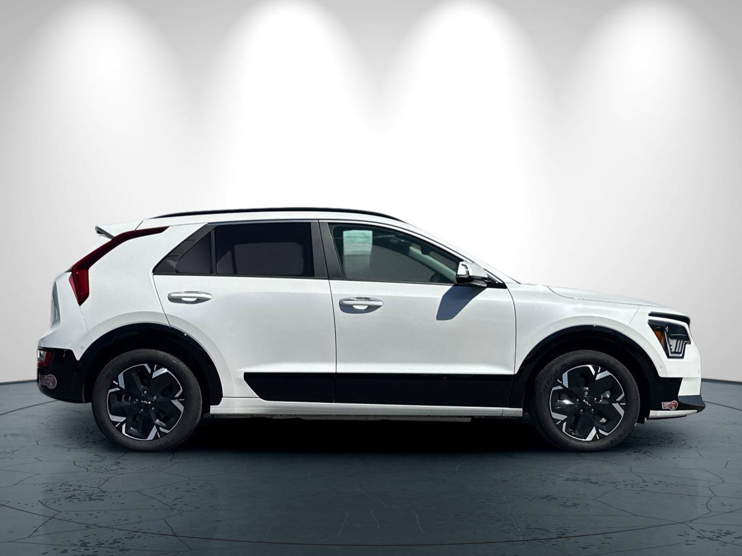 Used 2024 Kia Niro Wave FWD image 3