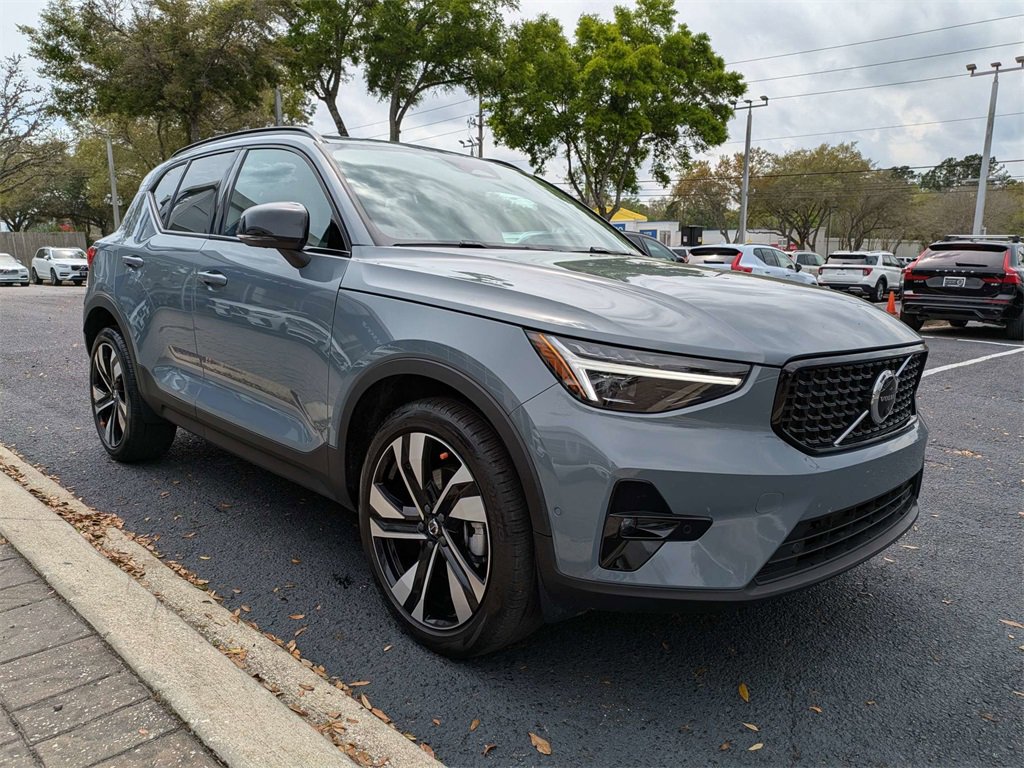 Used 2023 Volvo XC40 B5 Ultimate image 8
