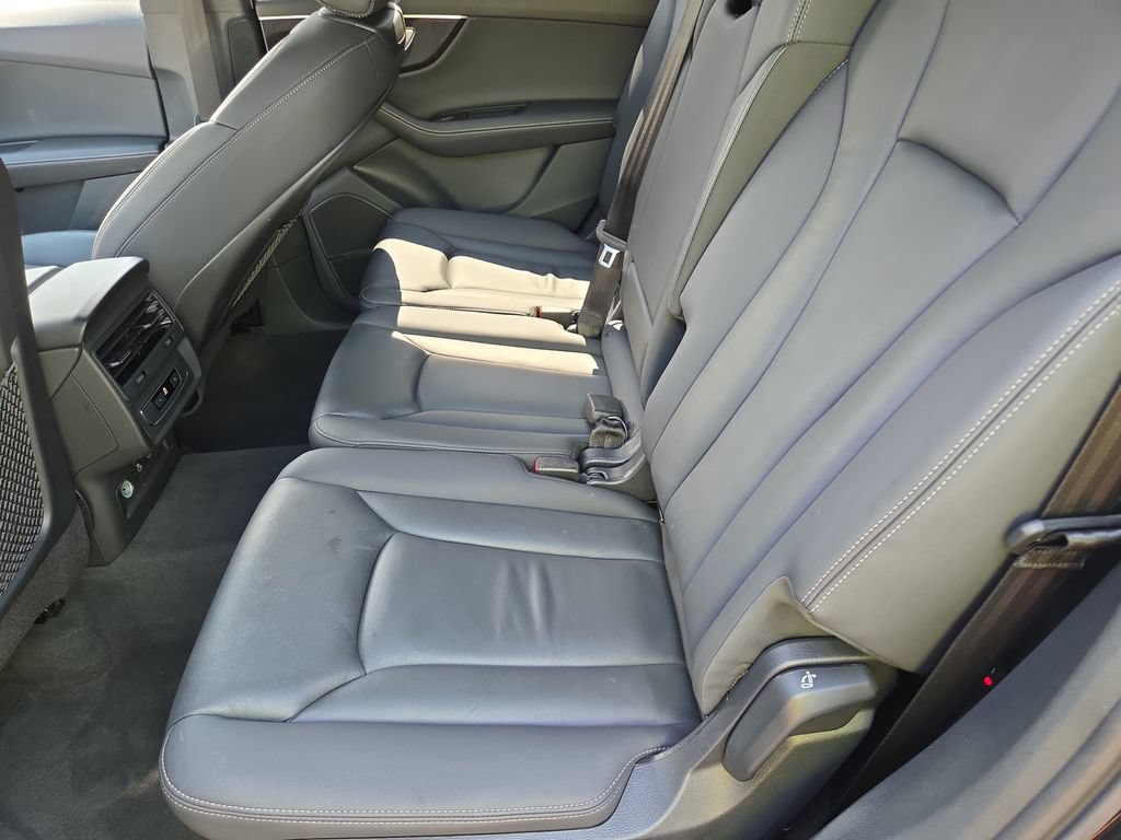 Used 2025 Audi Q7 3.0T Premium Plus AWD/4WD image 12