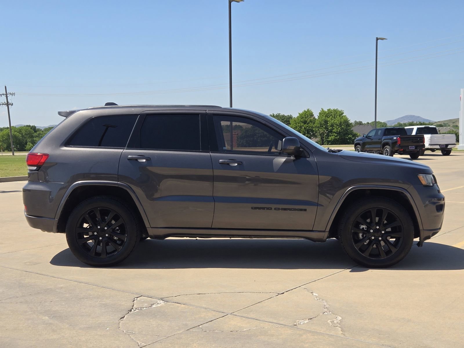 Used 2018 Jeep Grand Cherokee Altitude RWD image 7