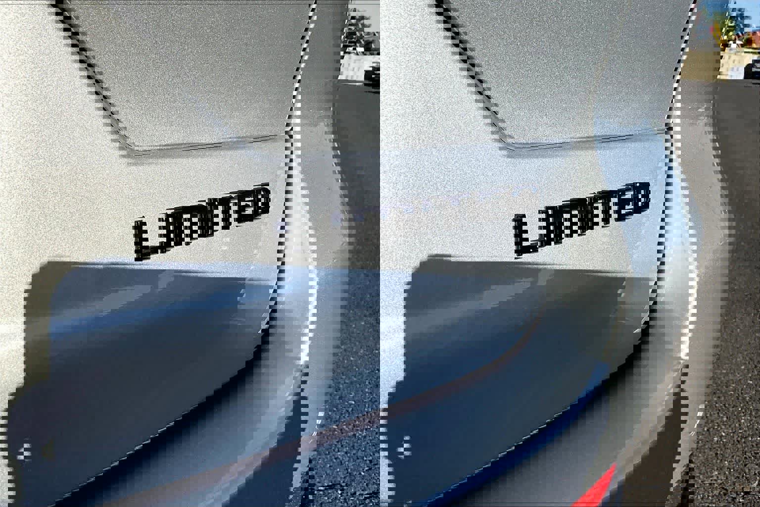 New 2025 Jeep Grand Cherokee Limited w/ Luxury Tech Group II image 7