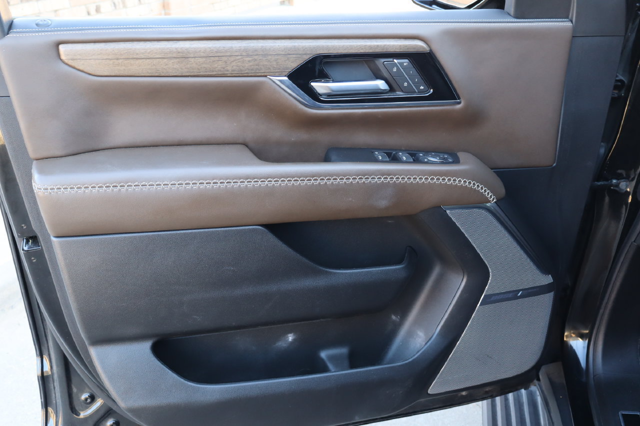 Used 2025 GMC Yukon Denali Ultimate AWD/4WD image 25