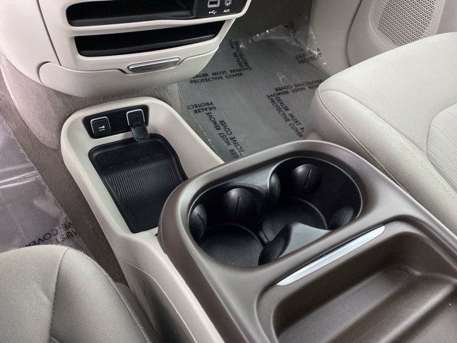 Used 2020 Chrysler Pacifica Touring w/ Cold Weather Group FWD image 31