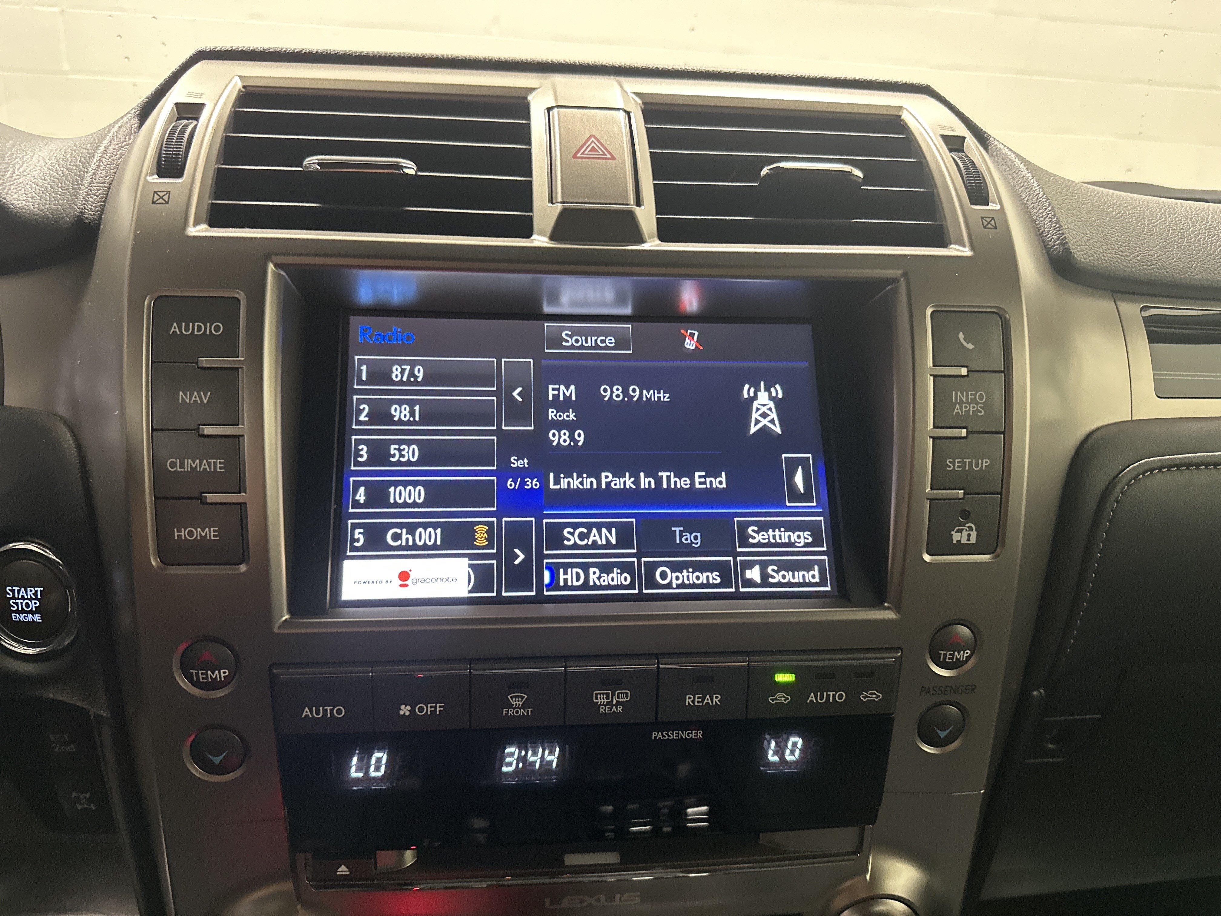Certified 2021 Lexus GX 460 Luxury w/ Accessory Package AWD/4WD image 23