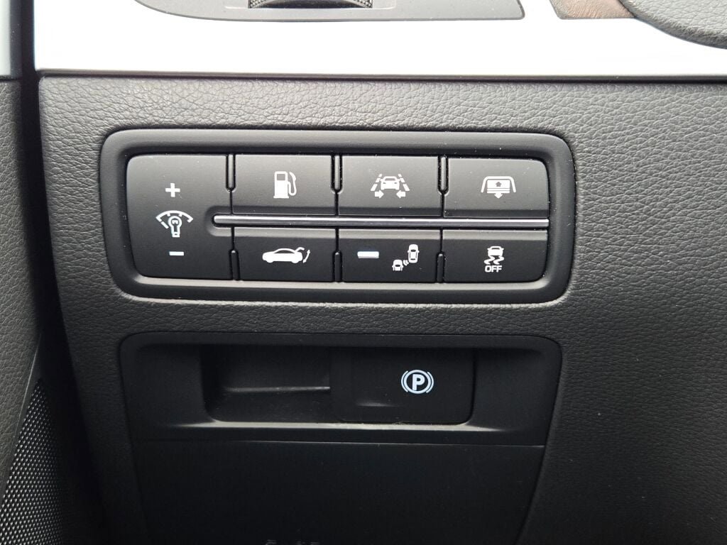 Used 2015 Hyundai Genesis 3.8 w/ Option Group 04 image 21