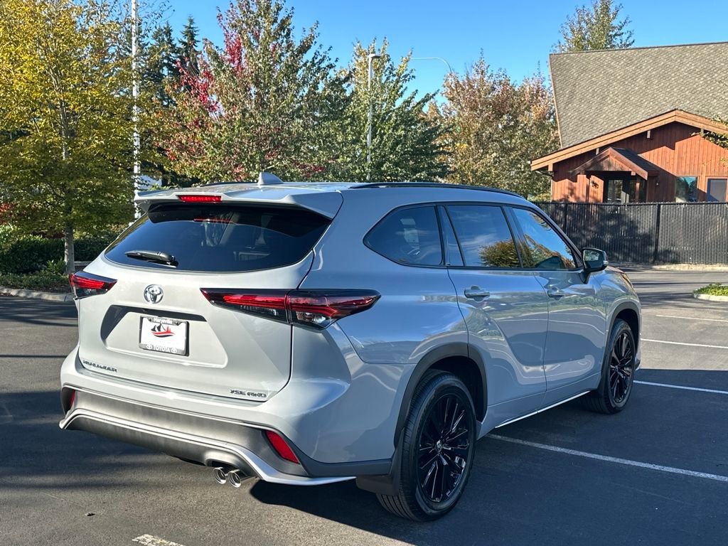 New 2025 Toyota Highlander XSE image 3