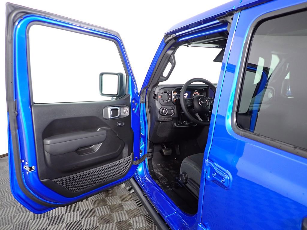 New 2026 Jeep Gladiator Rubicon w/ Steel Power Dome Hood Package AWD/4WD image 23