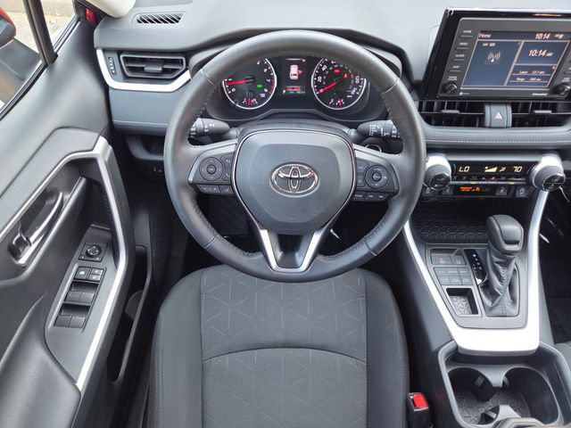 Used 2020 Toyota RAV4 XLE w/ Convenience Package AWD/4WD image 4