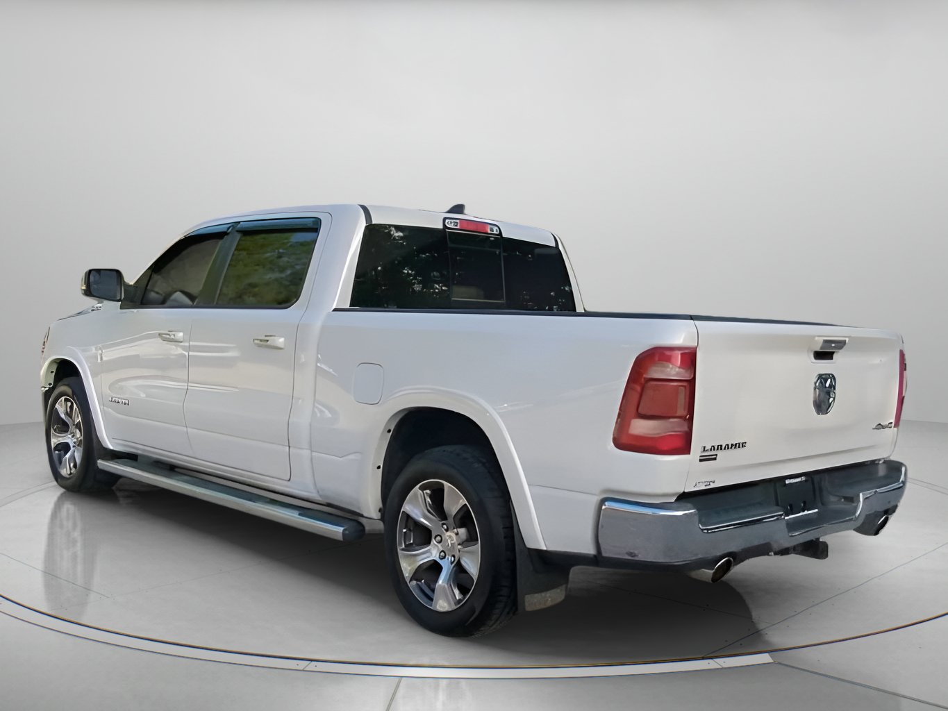 Used 2019 RAM 1500 Laramie AWD/4WD image 21