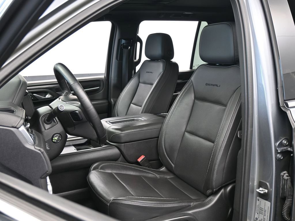Used 2022 GMC Yukon Denali w/ Denali Premium Package image 10