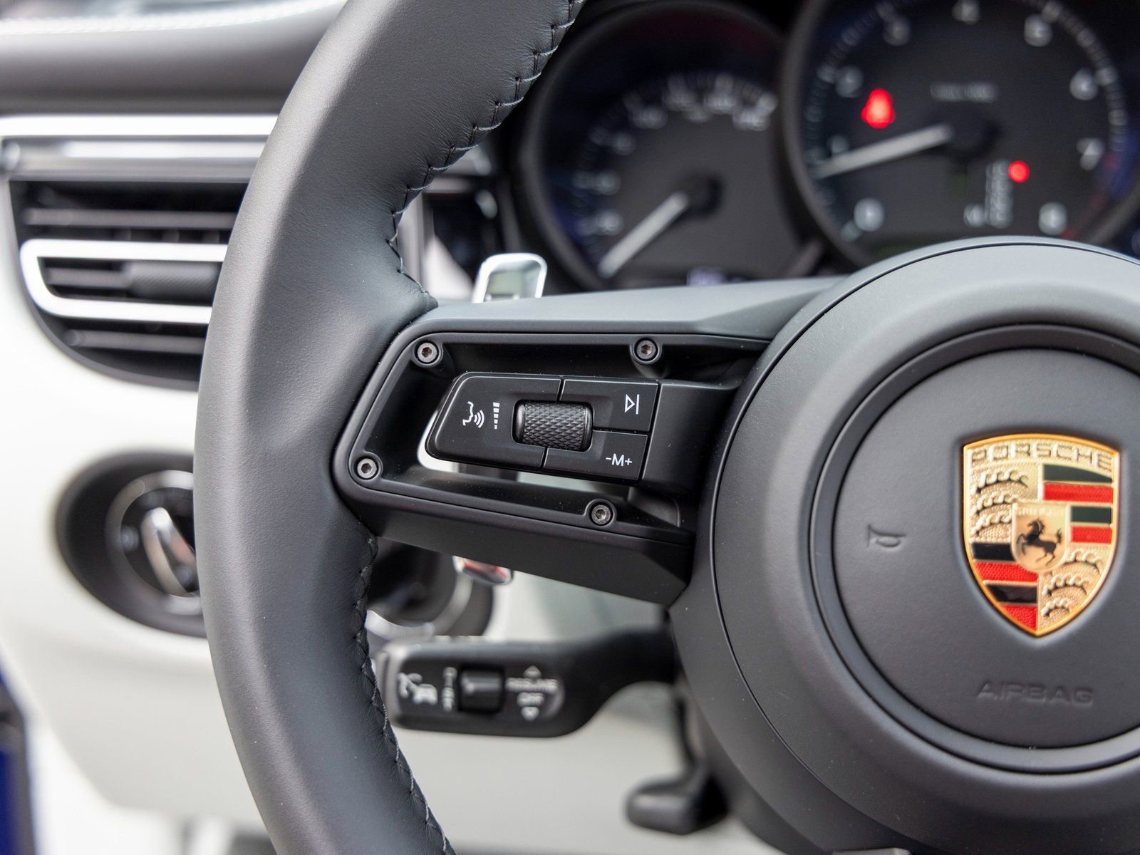 New 2025 Porsche Macan image 33