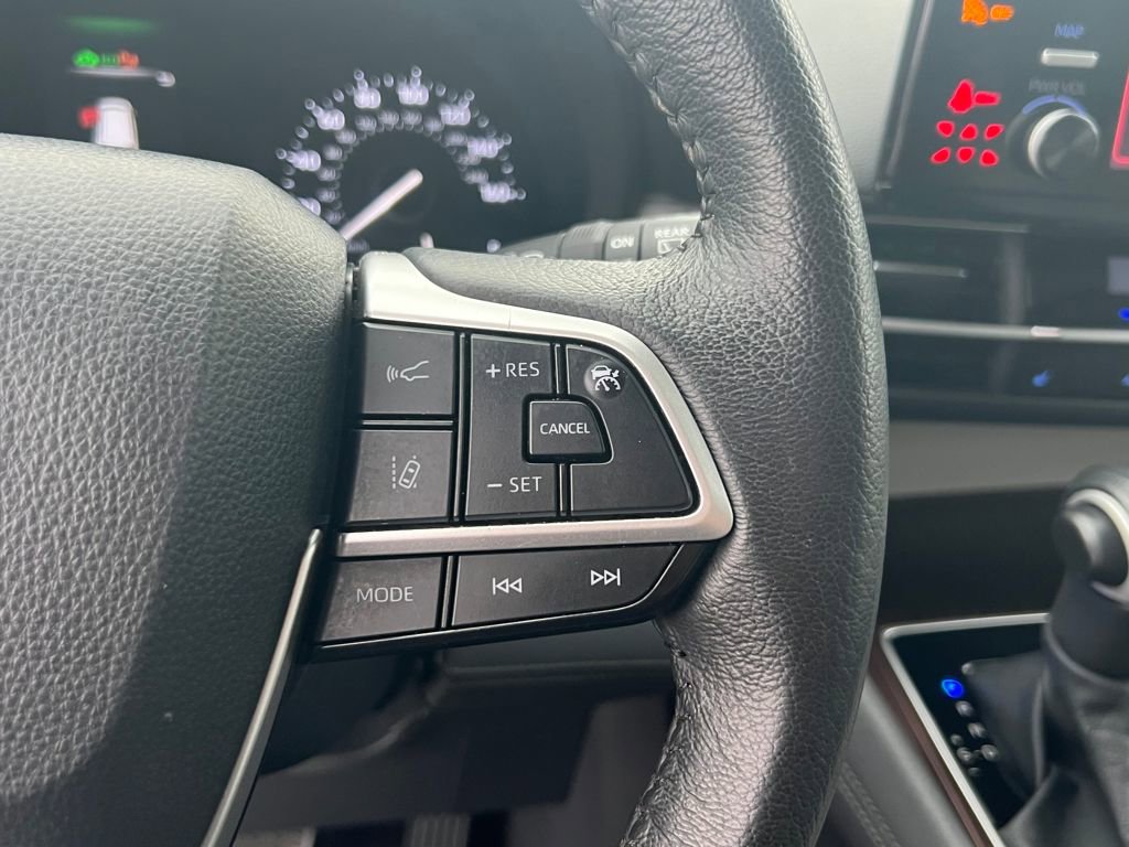 Used 2024 Toyota Sienna XLE image 26