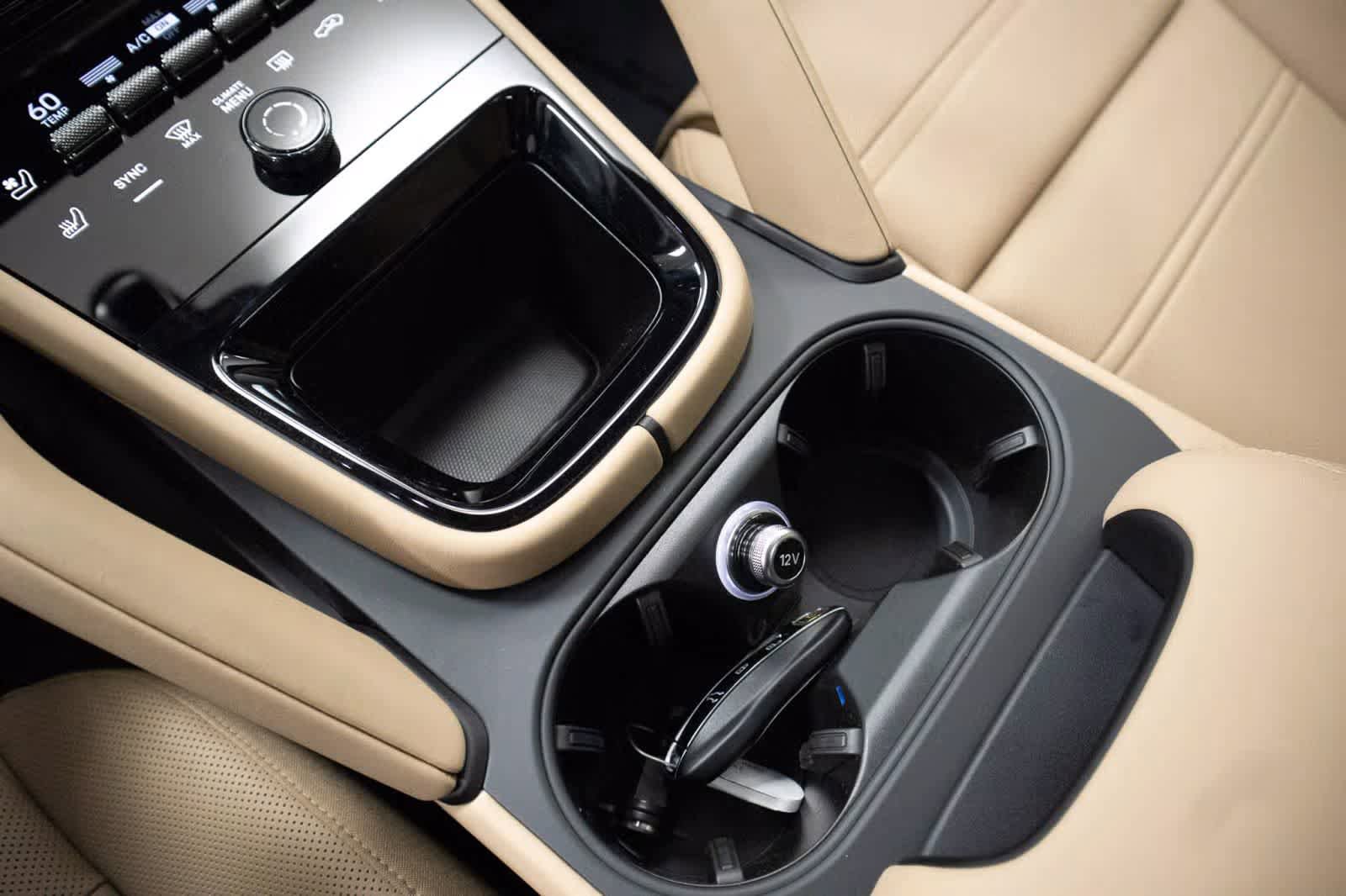 Certified 2025 Porsche Cayenne Coupe image 34