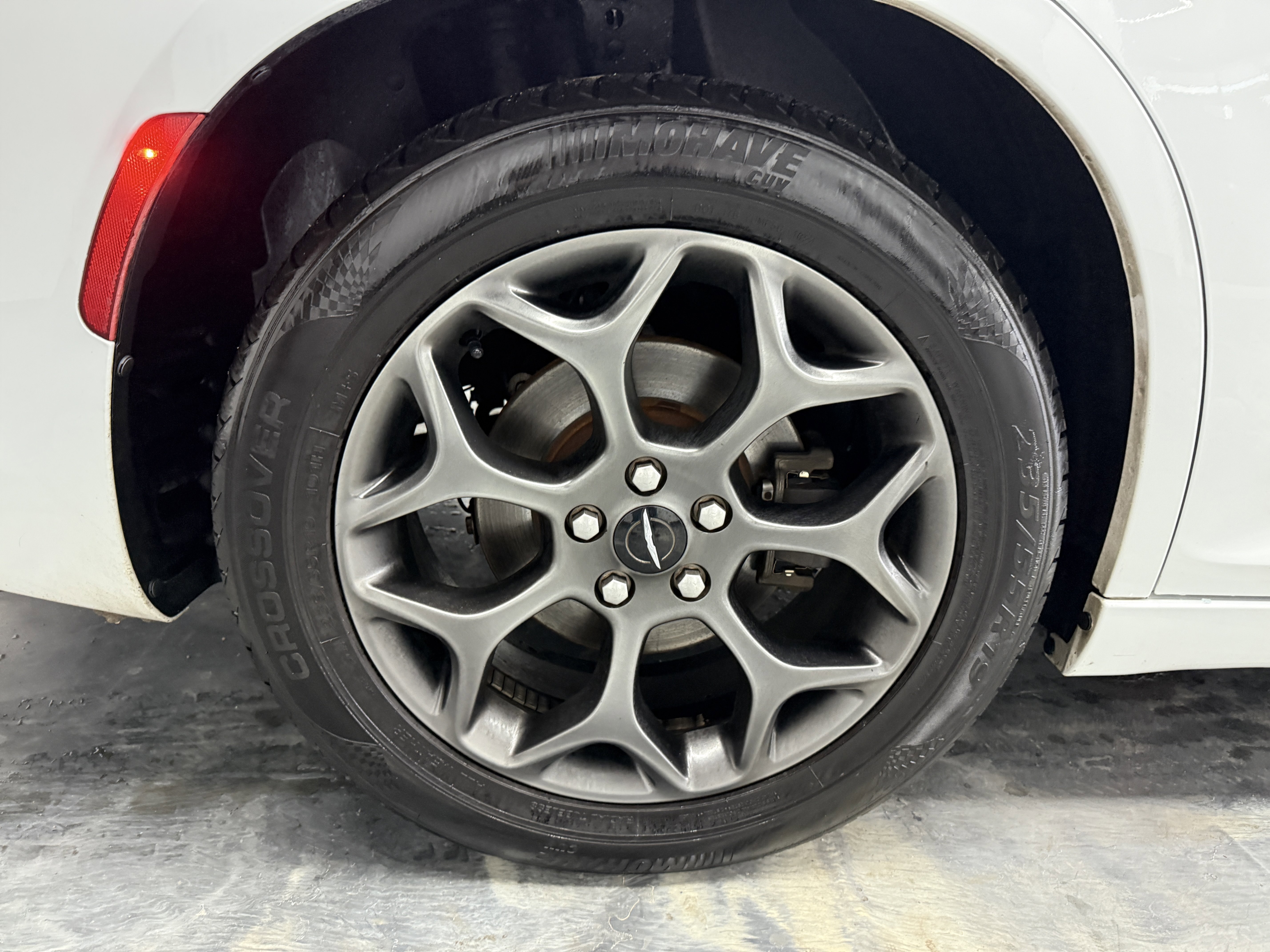 Used 2018 Chrysler 300 S image 29