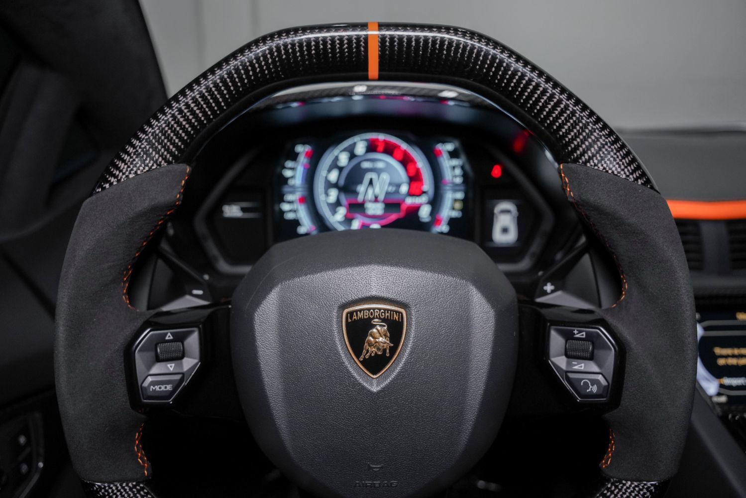Used 2018 Lamborghini Aventador S image 44