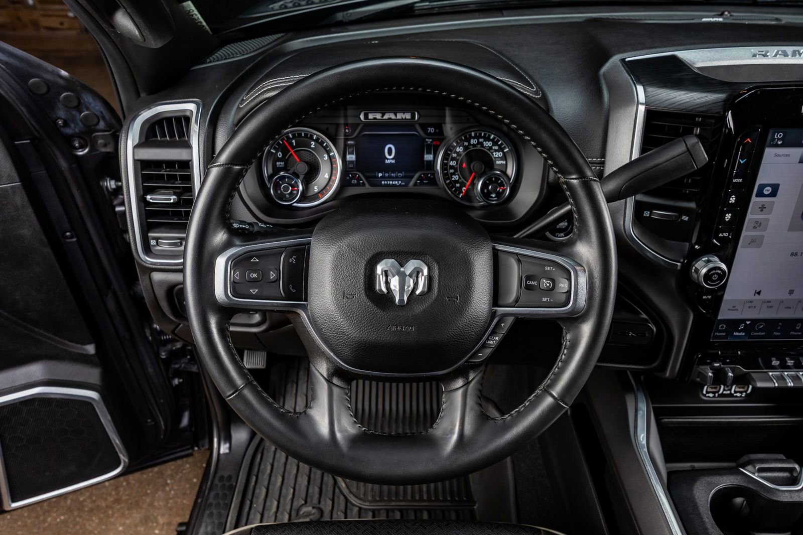 Used 2024 RAM 3500 Laramie w/ Night Edition image 17
