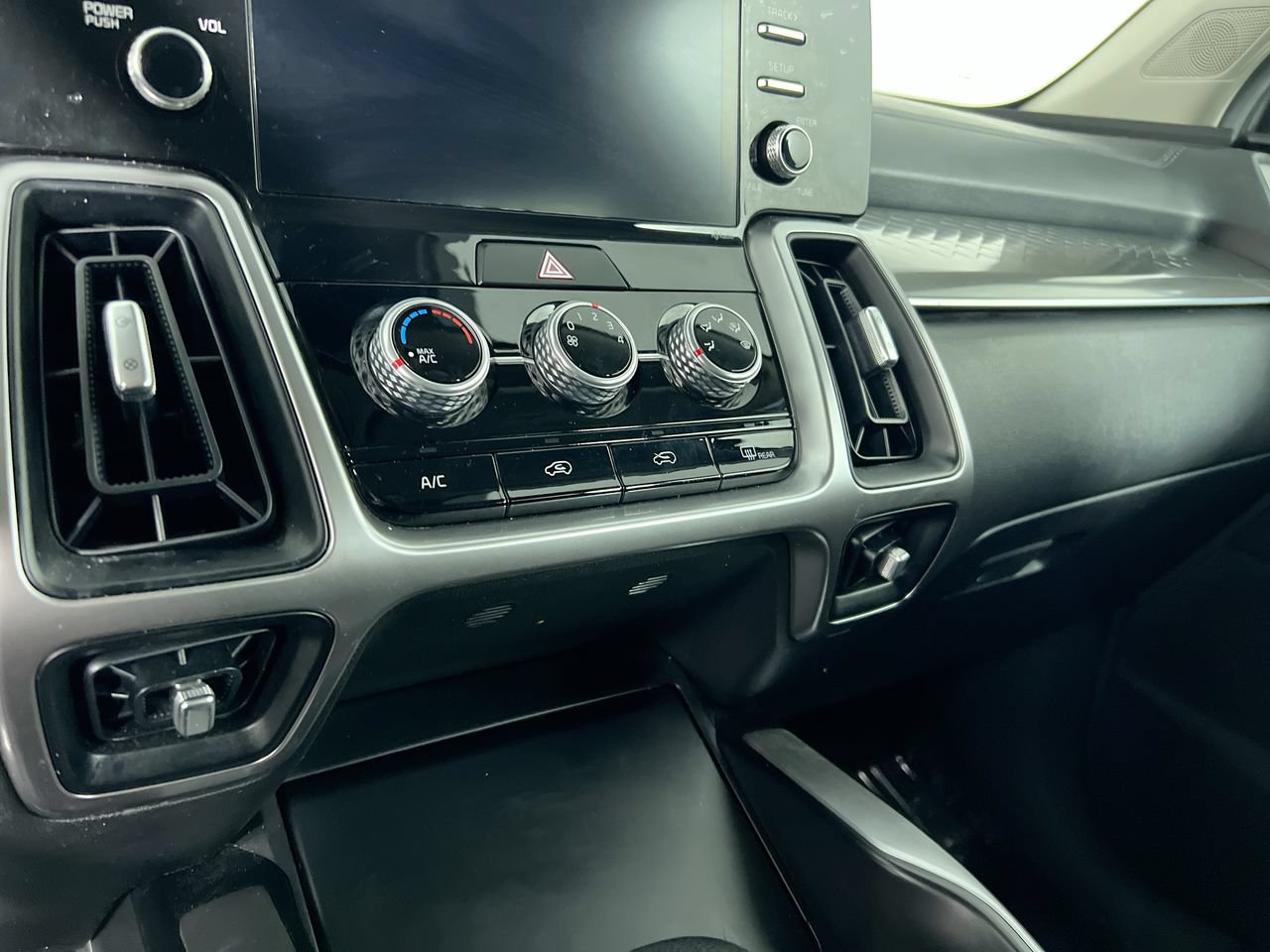 Certified 2023 Kia Sorento LX AWD/4WD image 19