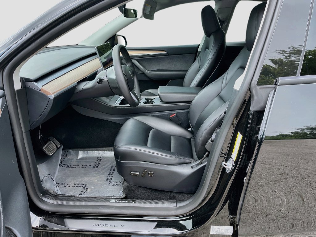 Used 2025 Tesla Model Y Long Range RWD image 21