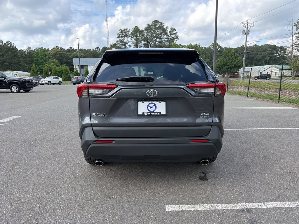 Used 2025 Toyota RAV4 XLE AWD/4WD image 9