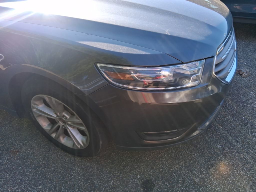Used 2018 Ford Taurus SEL w/ Equipment Group 201A FWD image 2