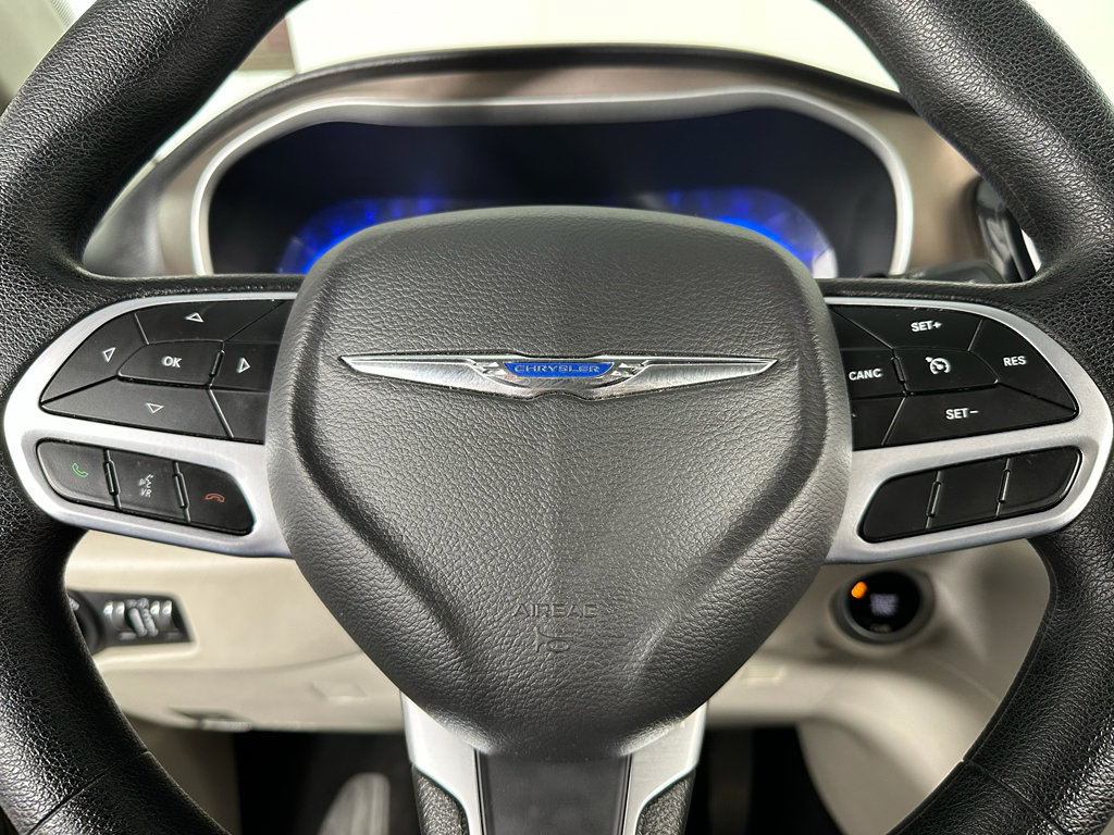 Used 2019 Chrysler Pacifica LX FWD image 14