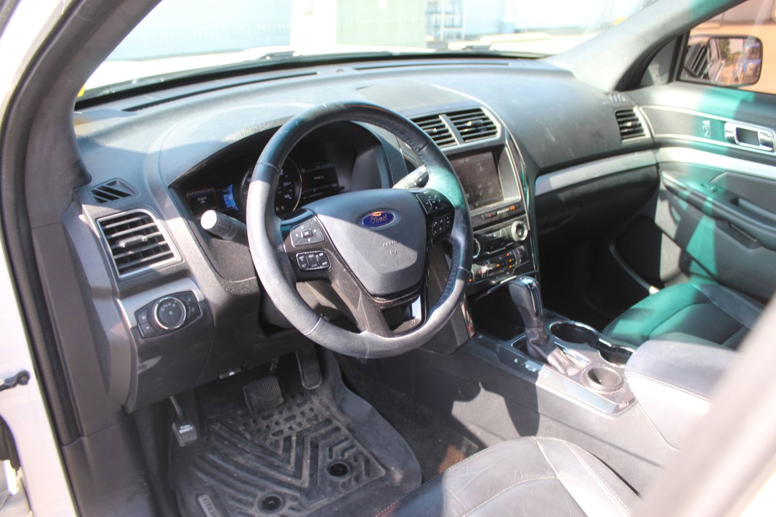 Used 2016 Ford Explorer XLT w/ Equipment Group 202A FWD image 10