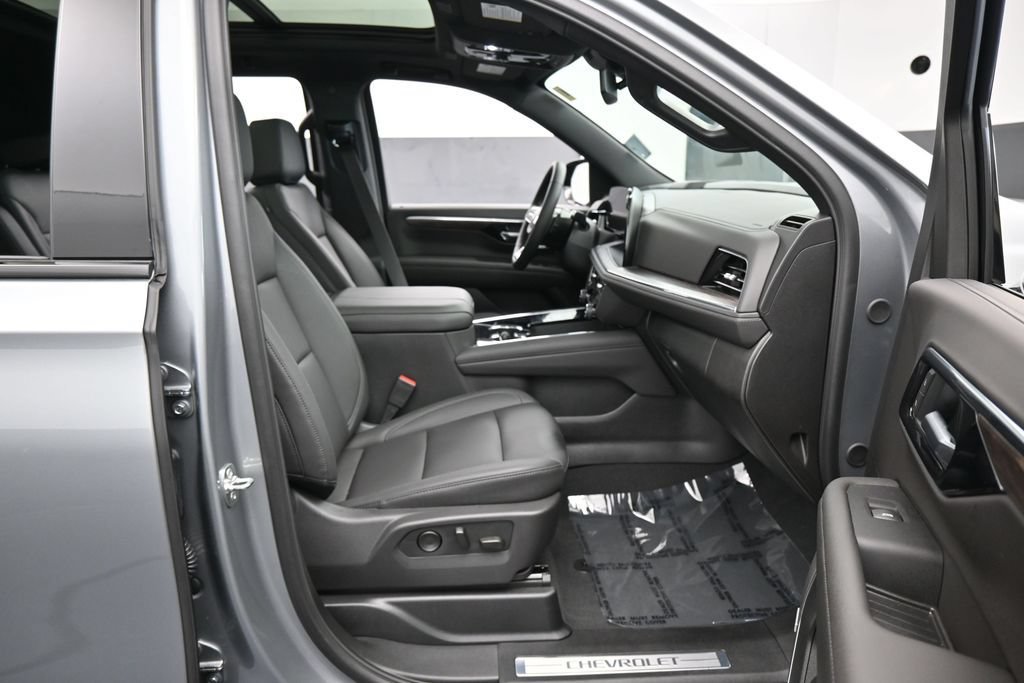 Used 2026 Chevrolet Tahoe Z71 w/ Comfort Package AWD/4WD image 48