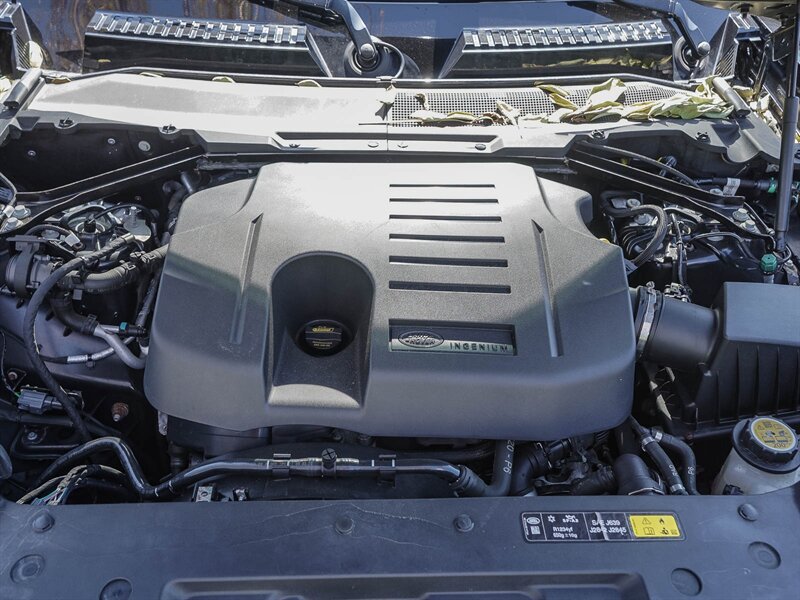 Used 2020 Land Rover Defender 110 SE AWD/4WD image 37