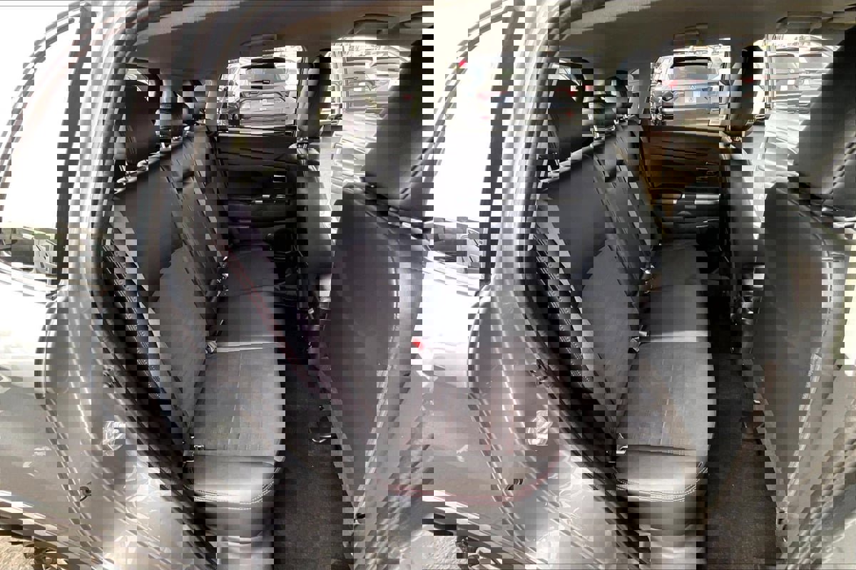 Used 2024 Mitsubishi Outlander Sport SE image 24