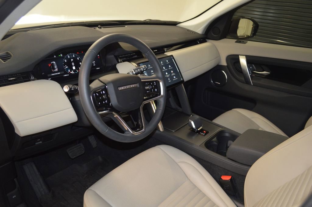 Used 2025 Land Rover Discovery Sport S image 15