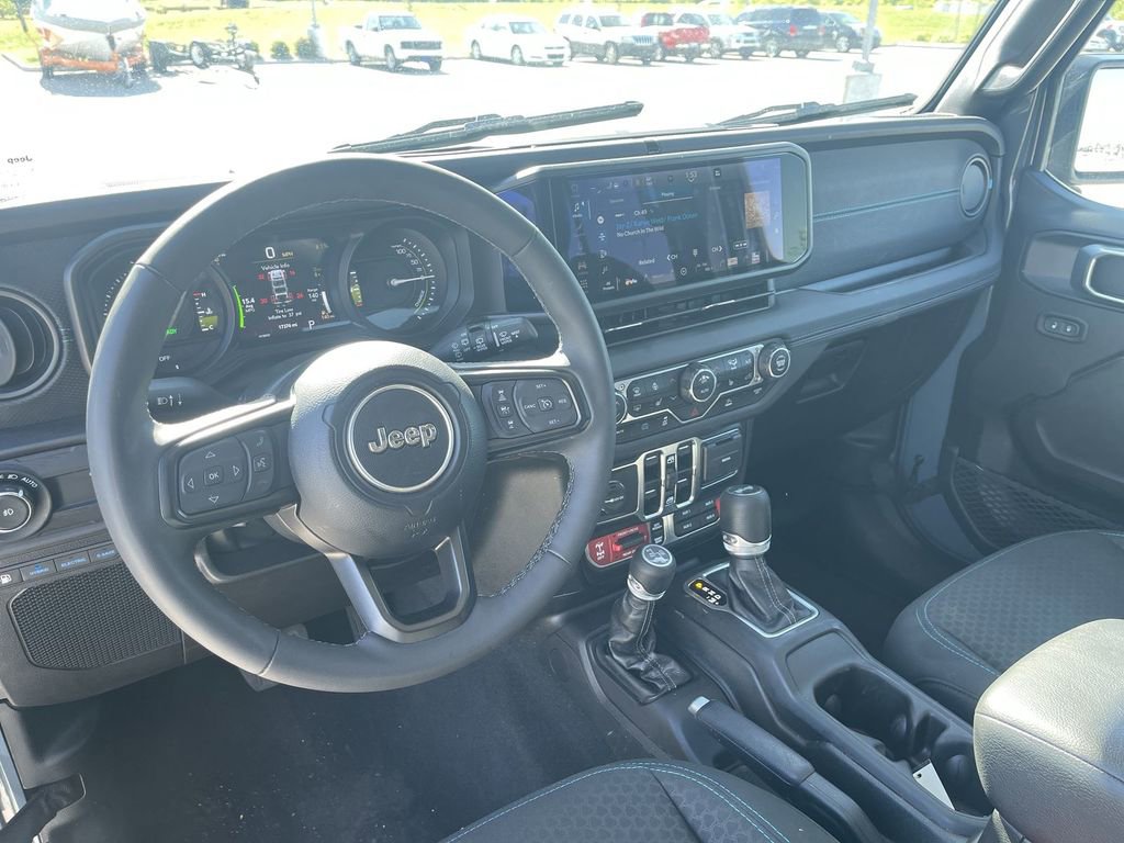 Used 2025 Jeep Wrangler Unlimited Rubicon 4xe w/ Convenience Group AWD/4WD image 16