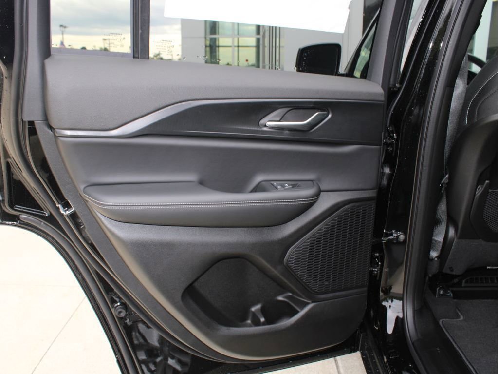 New 2025 Jeep Grand Cherokee Laredo X w/ Luxury Tech Group I image 25