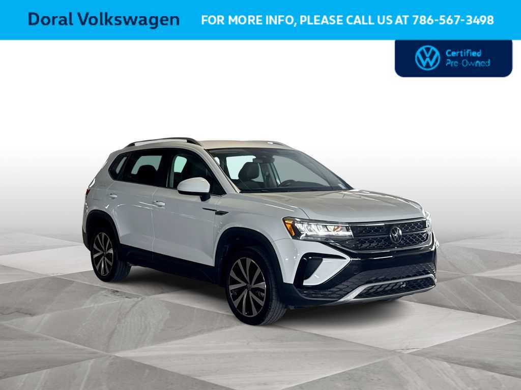 Used 2024 Volkswagen Taos SE FWD image 2