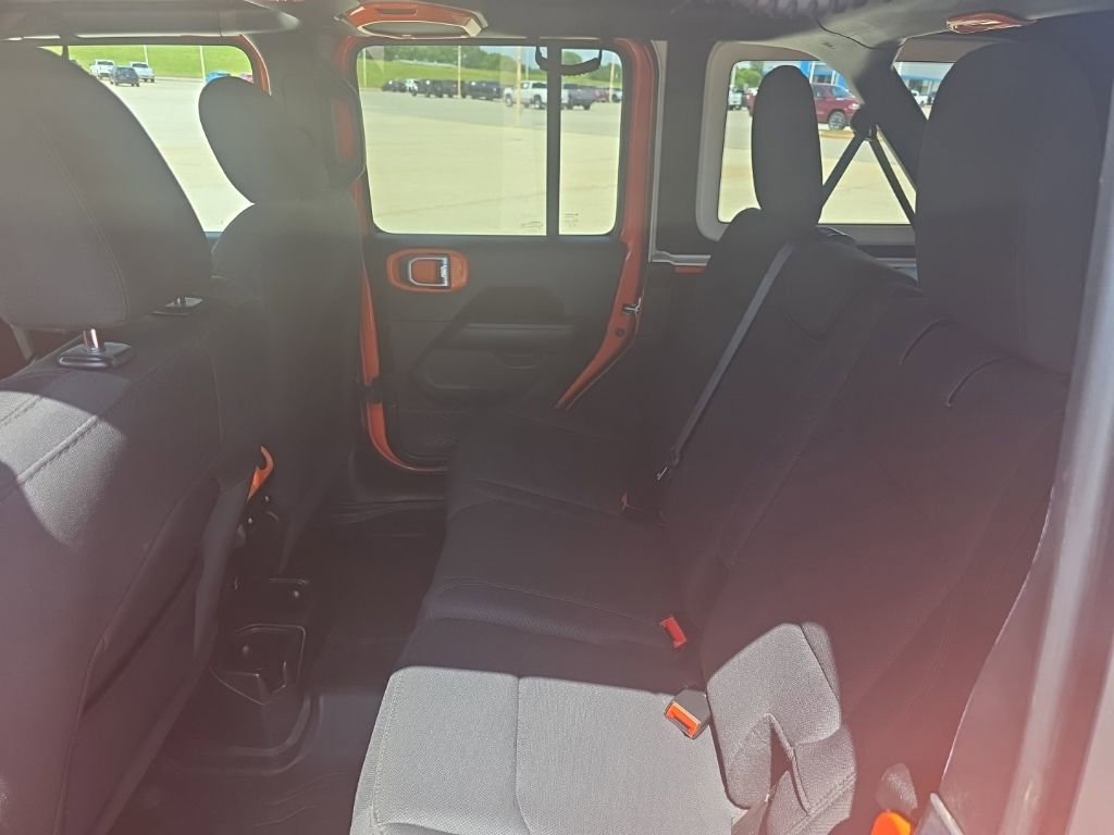 Used 2019 Jeep Wrangler Unlimited Sahara w/ Dual Top Group AWD/4WD image 10