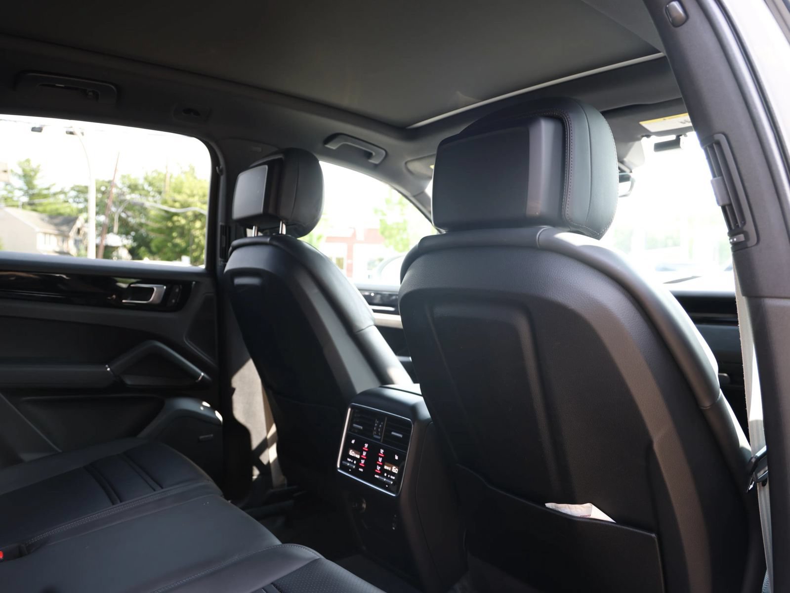 Used 2022 Porsche Cayenne Platinum Edition AWD/4WD image 25