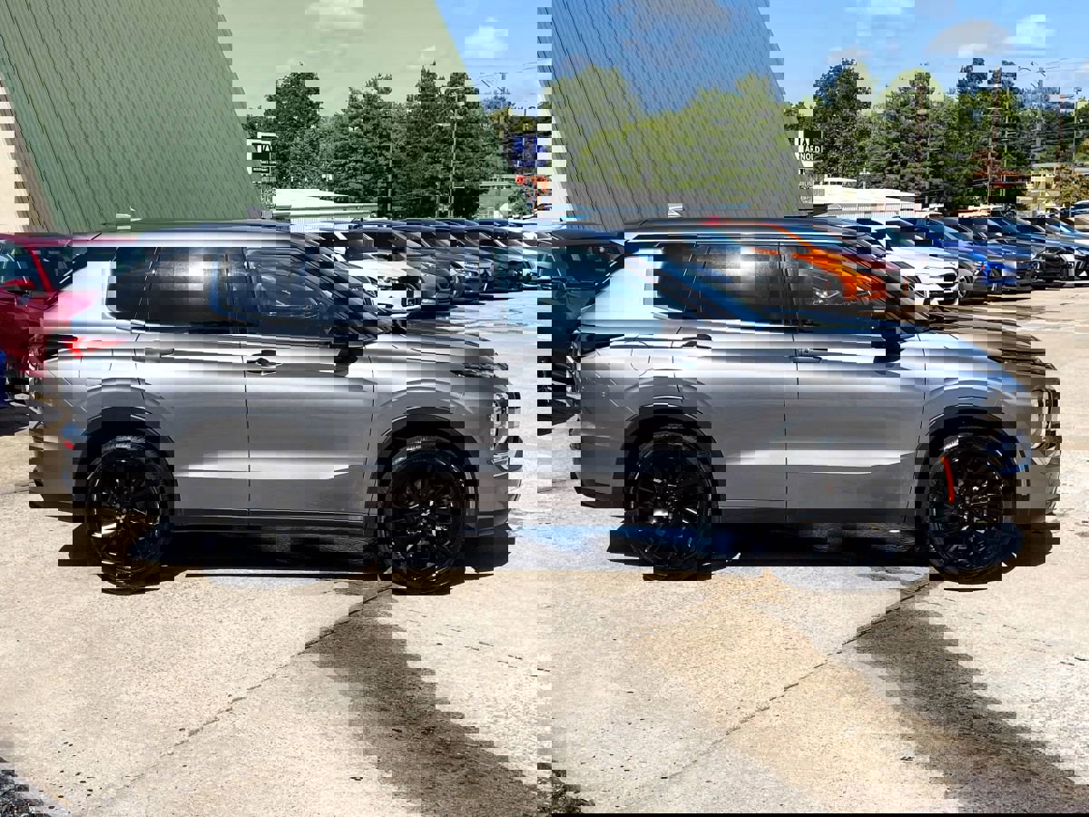Used 2024 Mitsubishi Outlander SE Black Edition image 4