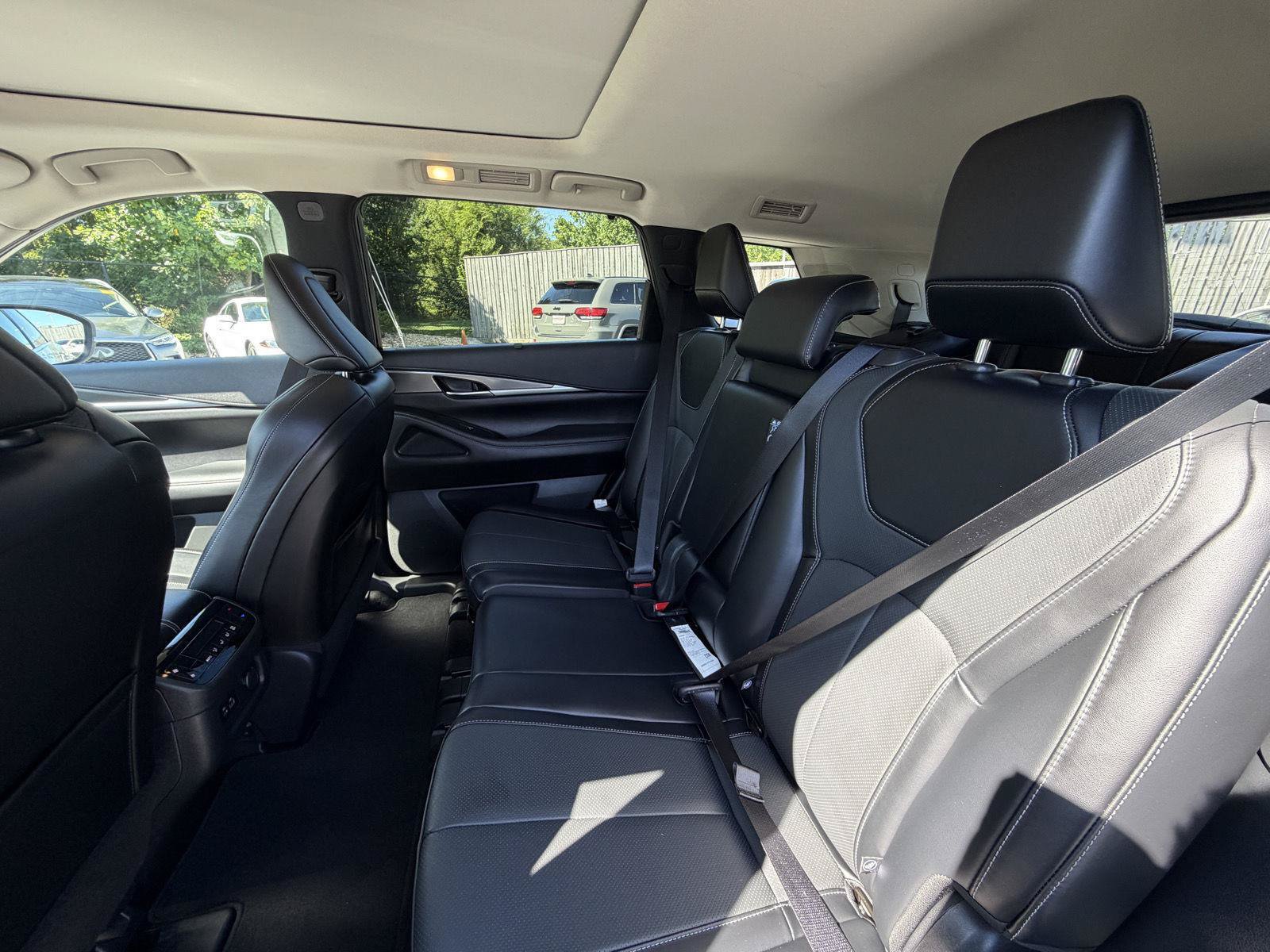 Used 2023 INFINITI QX60 Luxe w/ Cargo Package AWD/4WD image 10
