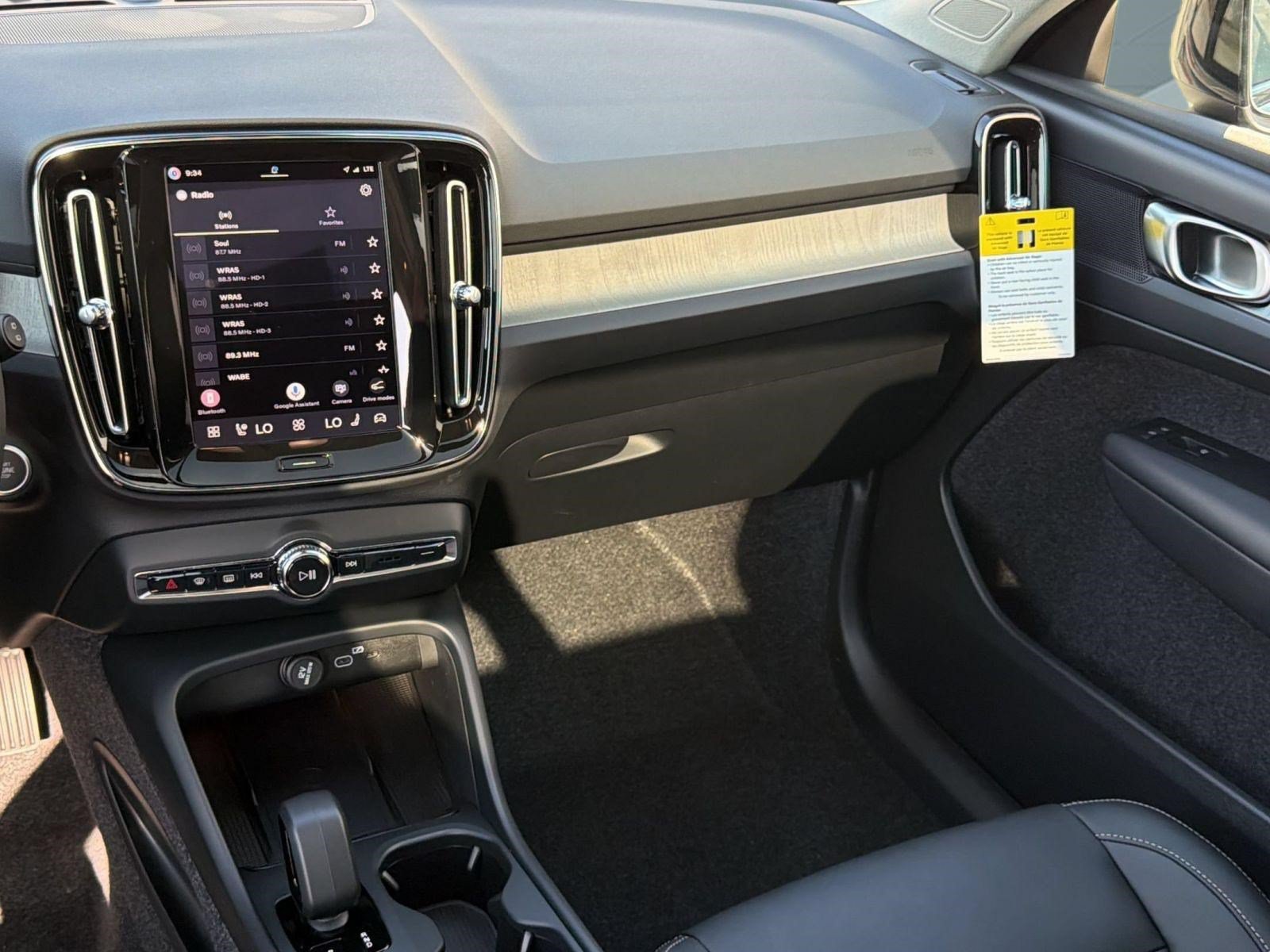 New 2026 Volvo XC40 B5 Core w/ Climate Package AWD/4WD image 28